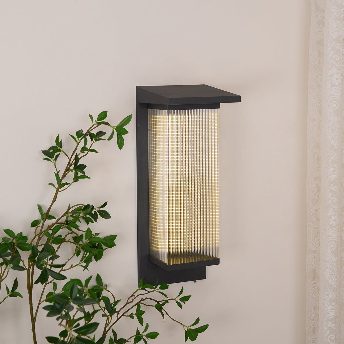 Applique murale extérieure solaire LED minimaliste – Oléron Box — vue de face