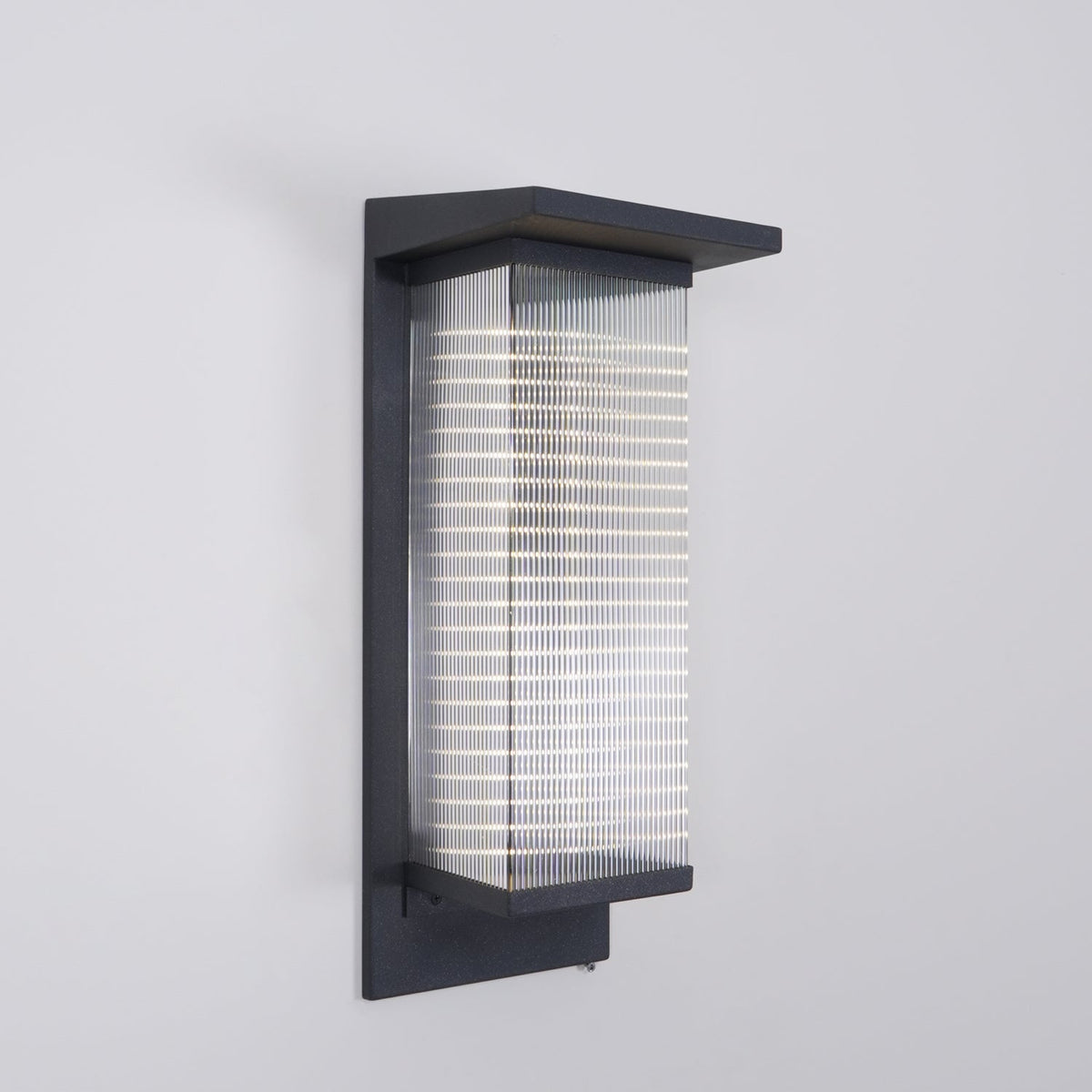 Applique murale extérieure solaire LED minimaliste – Oléron Box — vue de trois quarts (3)