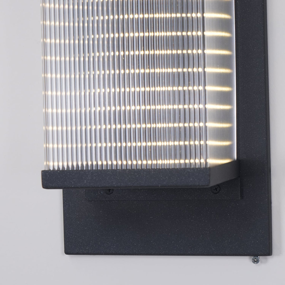 Applique murale extérieure solaire LED minimaliste – Oléron Box — détail de la finition (3)
