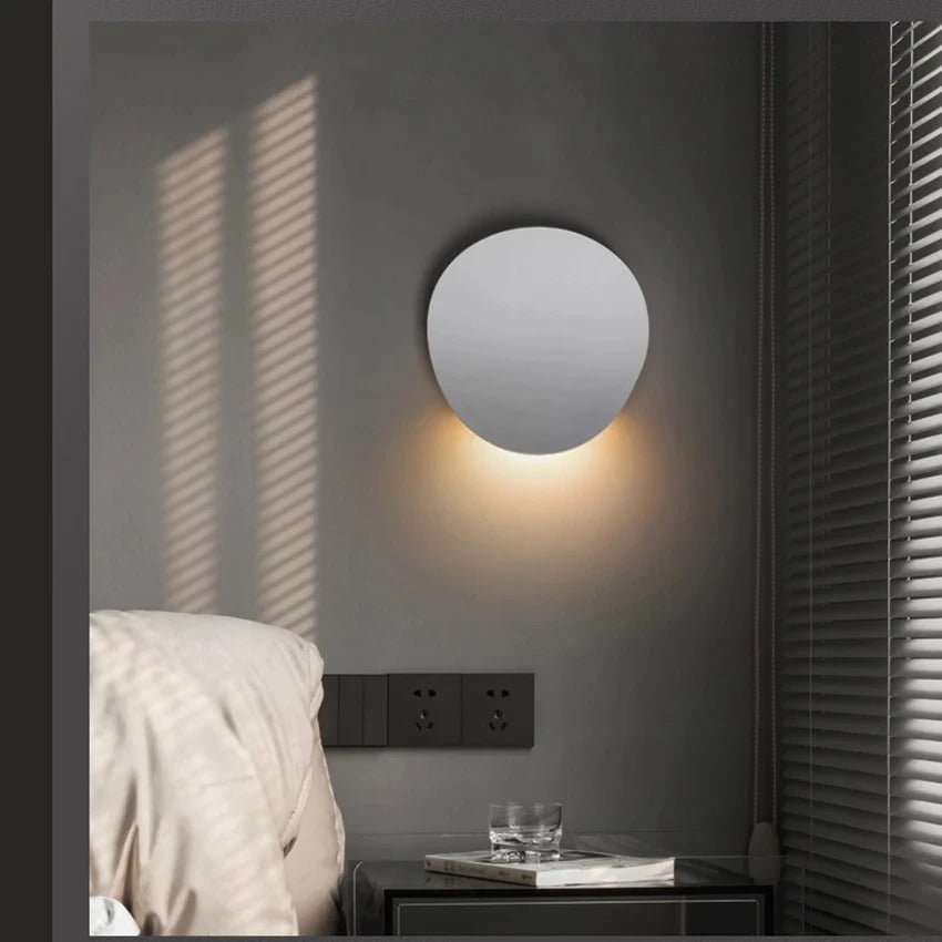 Applique murale LED en métal, design minimaliste – Frida — vue de face