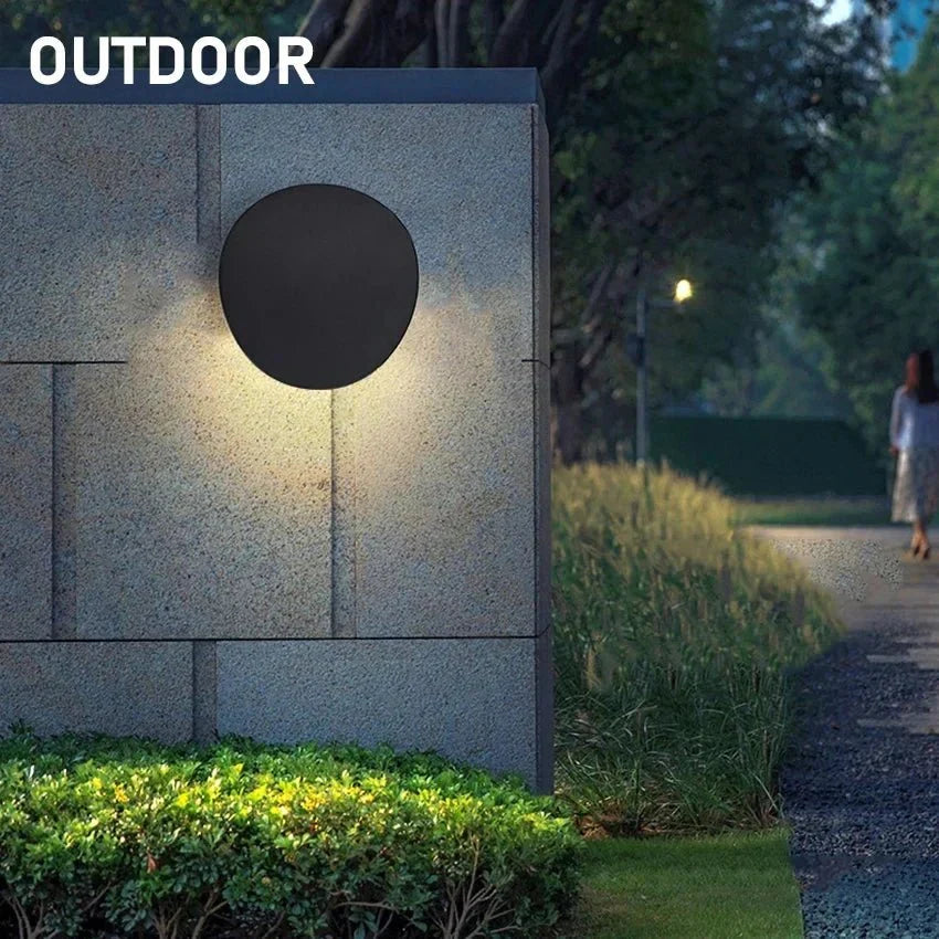 Applique murale LED en métal, design minimaliste – Frida — détail de la finition