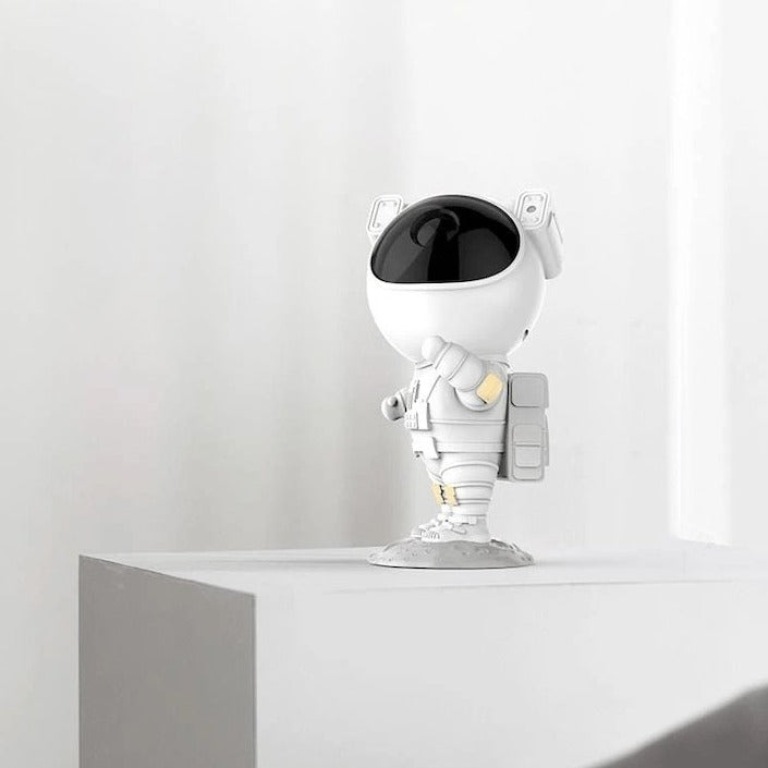 Projecteur galaxie astronaute 8 couleurs, USB – CosmoVoyager — allumé en situation