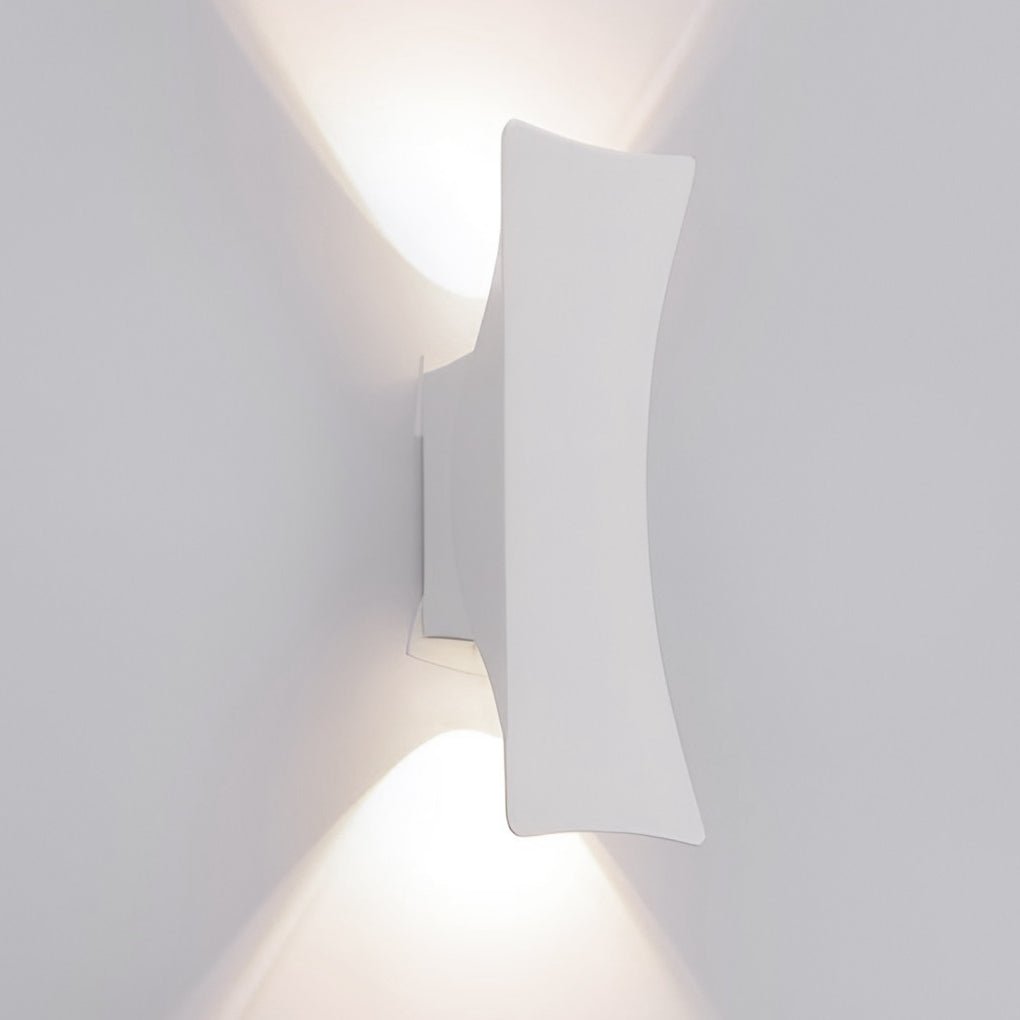 Applique murale extérieure LED haut et bas en aluminium – IP65 10 W — vue de trois quarts