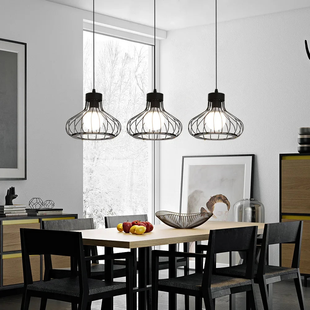 Suspension industrielle en métal noir ajouré Ø23 cm – Ornex — détail du système de fixation