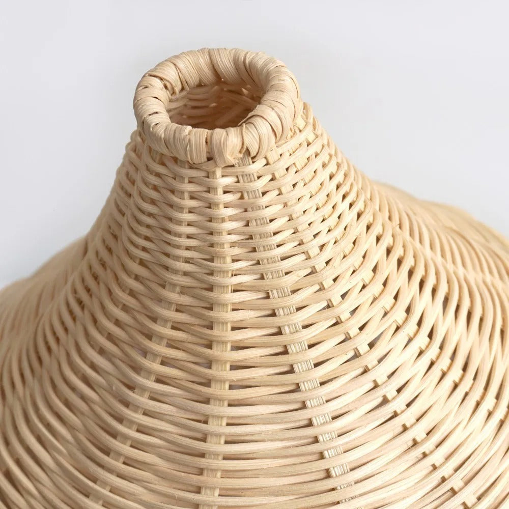 Suspension en bambou tressé d'inspiration japonaise – Kaori — mise en situation dans la pièce