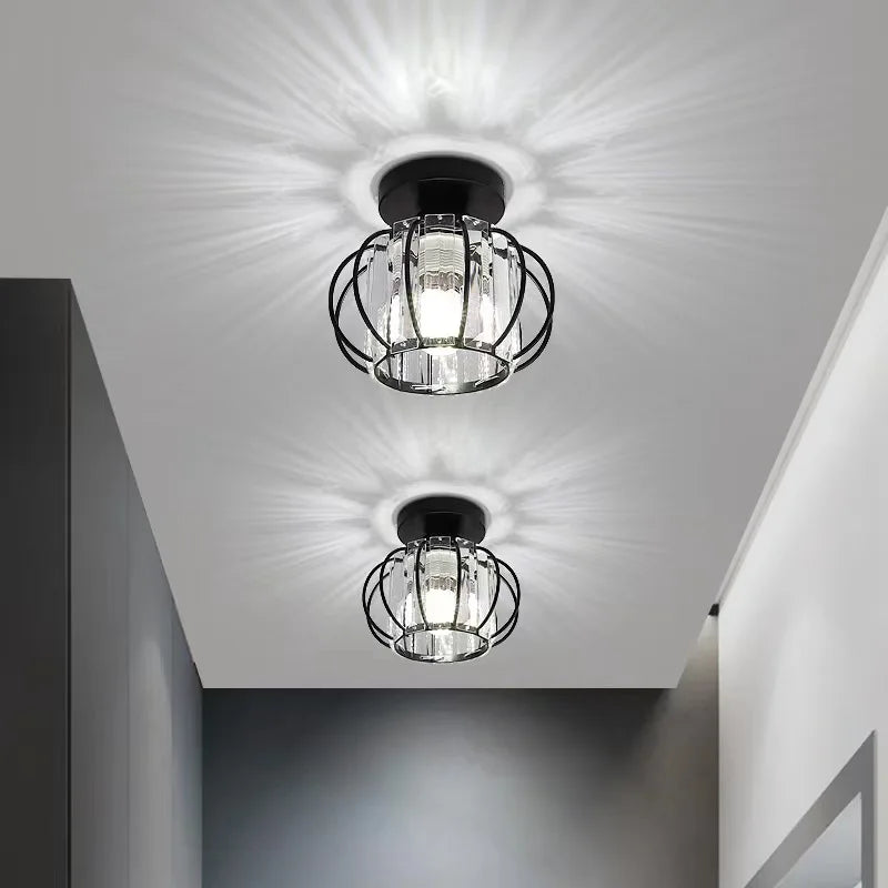 Plafonnier compact en cristal taillé et métal – Aurélia — détail de la finition