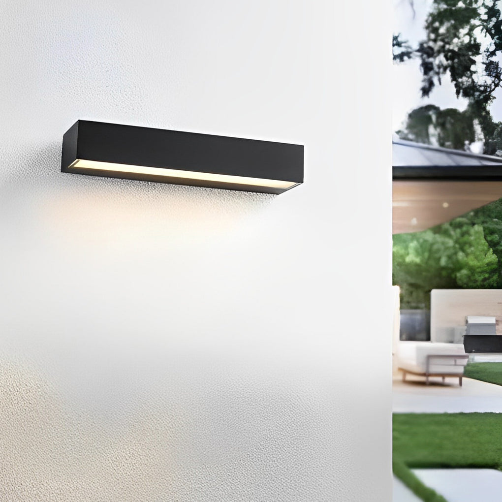 Applique murale extérieure LED linéaire aluminium moulé noir — détail de la finition