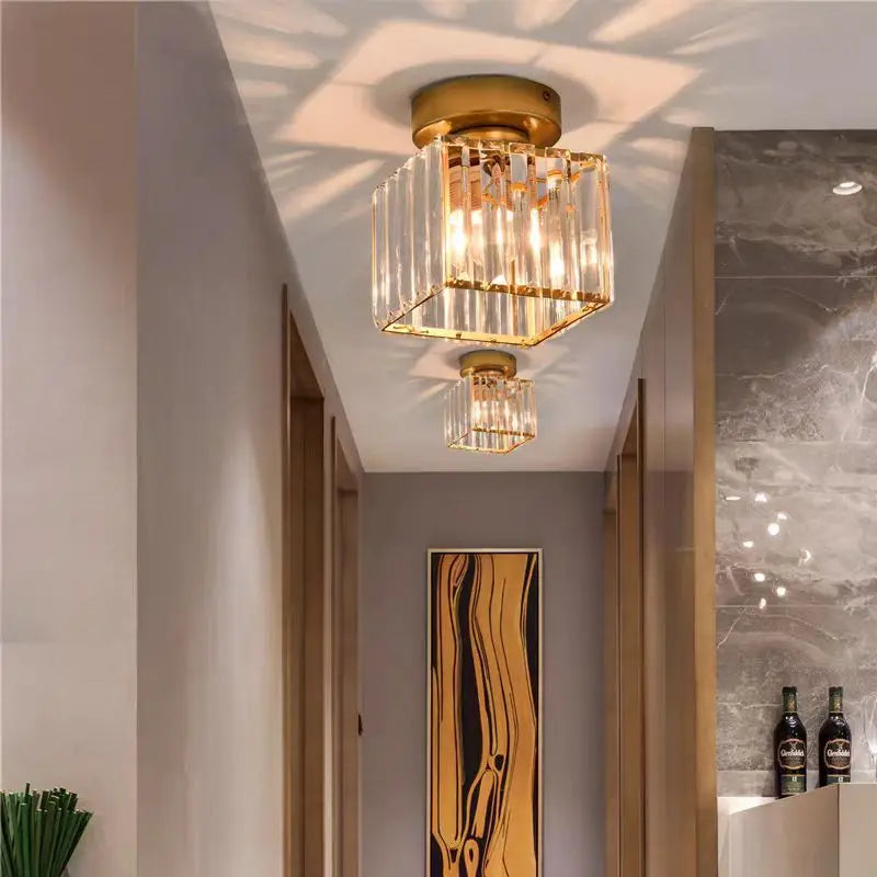 Plafonnier compact en cristal taillé et métal – Aurélia — vue de face