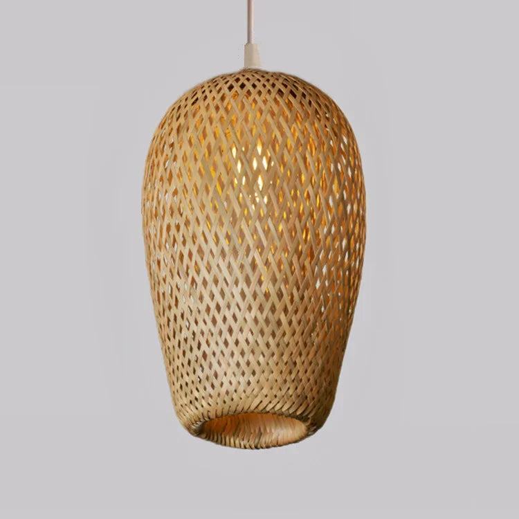 Suspension en bambou tressé forme goutte 36 cm – Éméa — allumé en situation