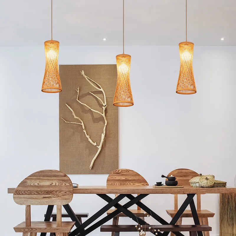 Suspension en bambou tressé forme sablier 40 cm – Élaria — détail de la finition