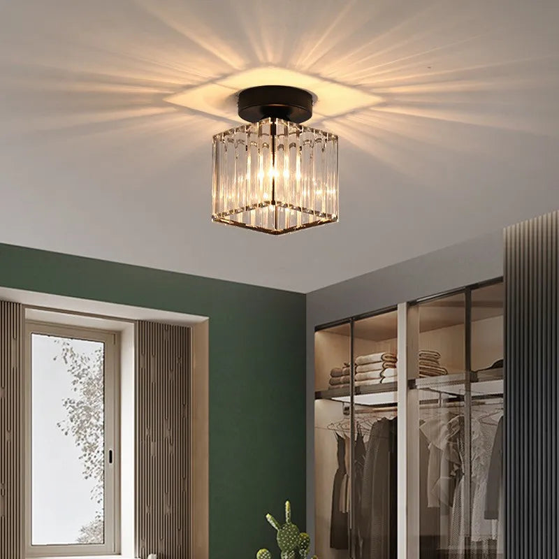Plafonnier compact en cristal taillé et métal – Aurélia