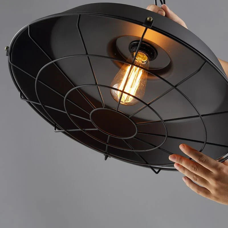 Suspension industrielle décorative en métal ajouré – Norex — vue de face (2)