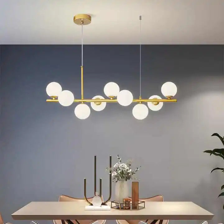 Suspension linéaire dorée à globes en verre opalin – Aurelis — vue de profil