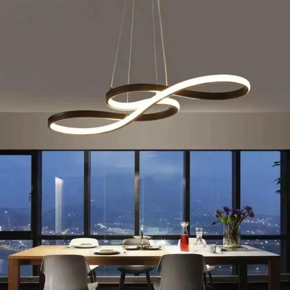 Lustre LED torsadé en aluminium 120 cm dimmable – Armonys — mise en situation dans la pièce