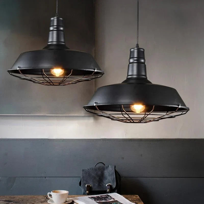 Suspension industrielle décorative en métal ajouré – Norex — vue de trois quarts