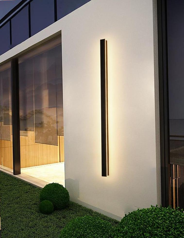Applique murale extérieure LED RGB longue inox et acrylique — vue de profil