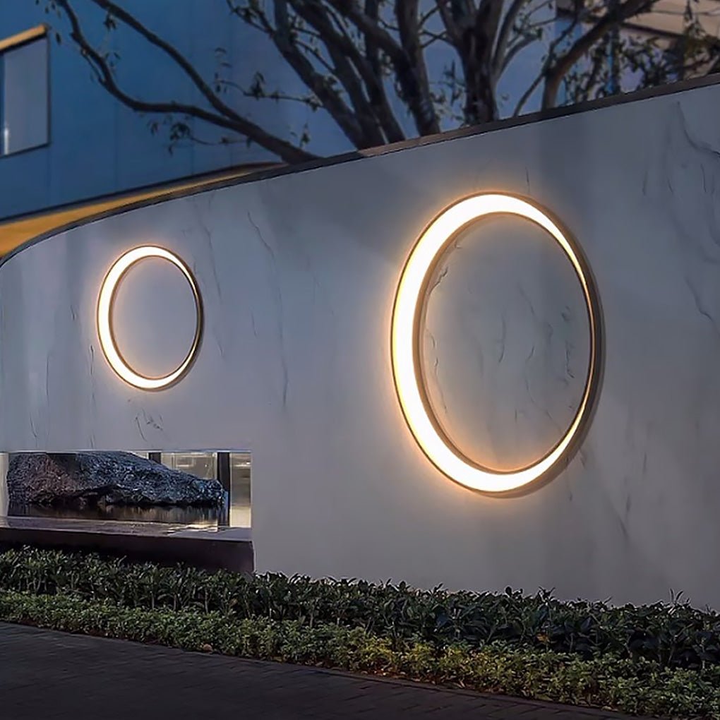 Applique murale extérieure ronde LED IP65 – effet pleine lune inox — vue de trois quarts
