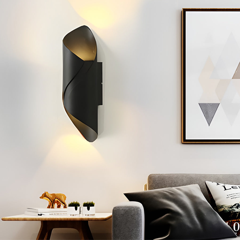 Applique murale extérieure LED linéaire fer et PMMA dimmable — vue de trois quarts