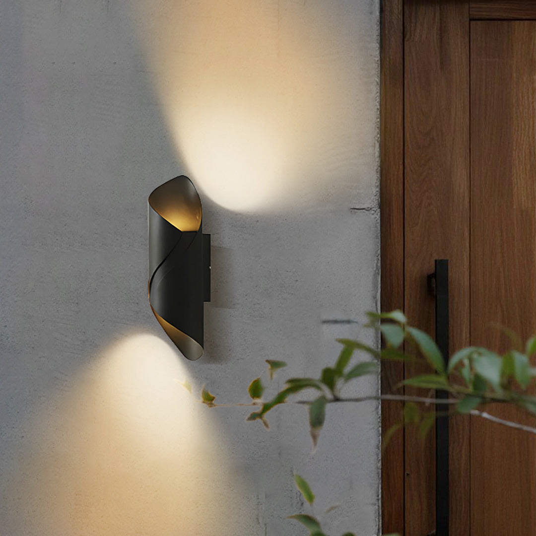 Applique murale extérieure LED linéaire fer et PMMA dimmable — vue de face (2)