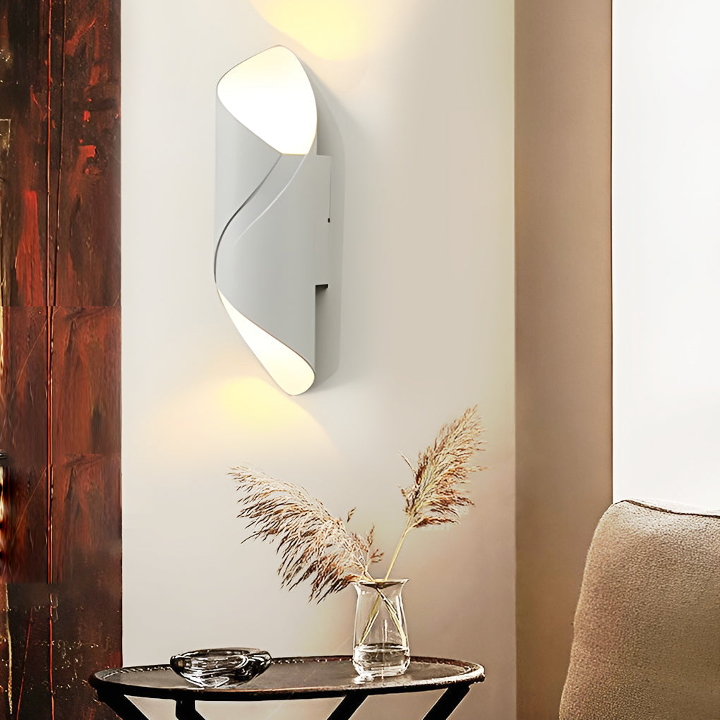 Applique murale extérieure LED linéaire fer et PMMA dimmable — vue de profil