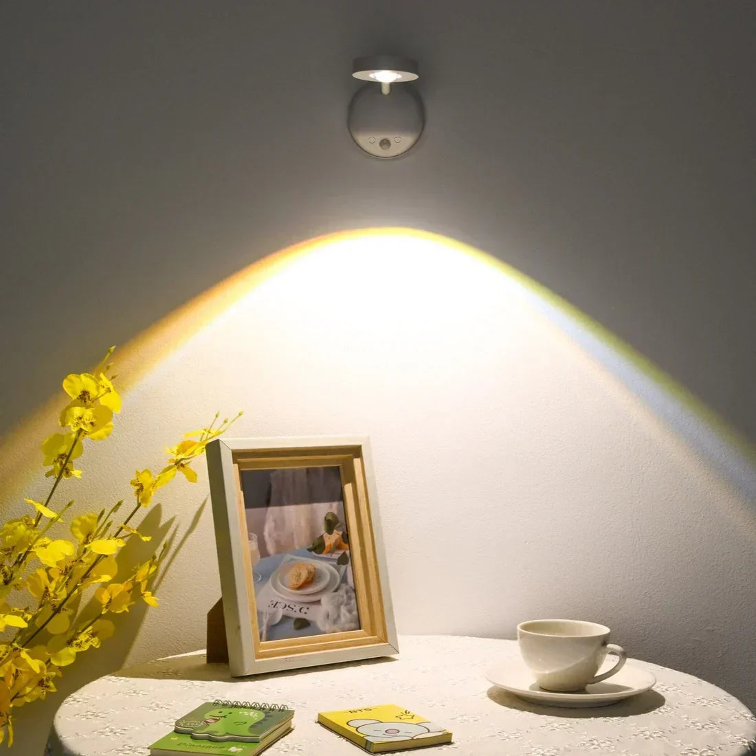 Applique murale LED rechargeable détecteur de mouvement – LumiSense — allumé en situation