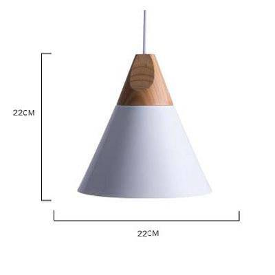 Suspension conique en bois et aluminium – style vintage — allumé en situation