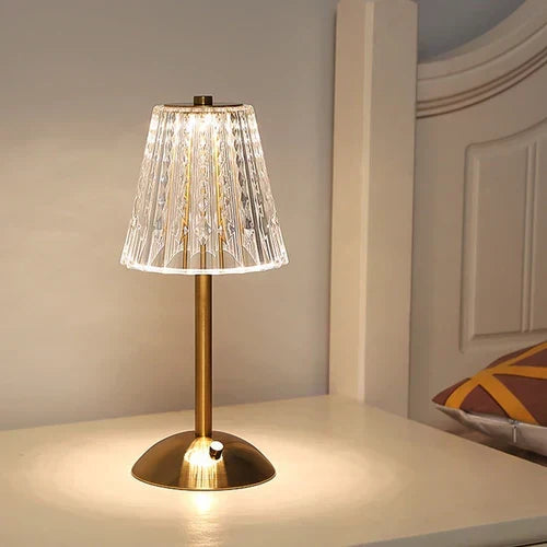 Lampe à poser en cristal et métal, tactile – CrystalGlow — détail de la matière