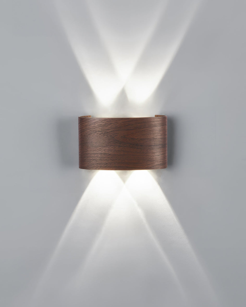 Applique murale extérieure LED 10 W IP65 effet bois – LumiCraft — allumé en situation (2)