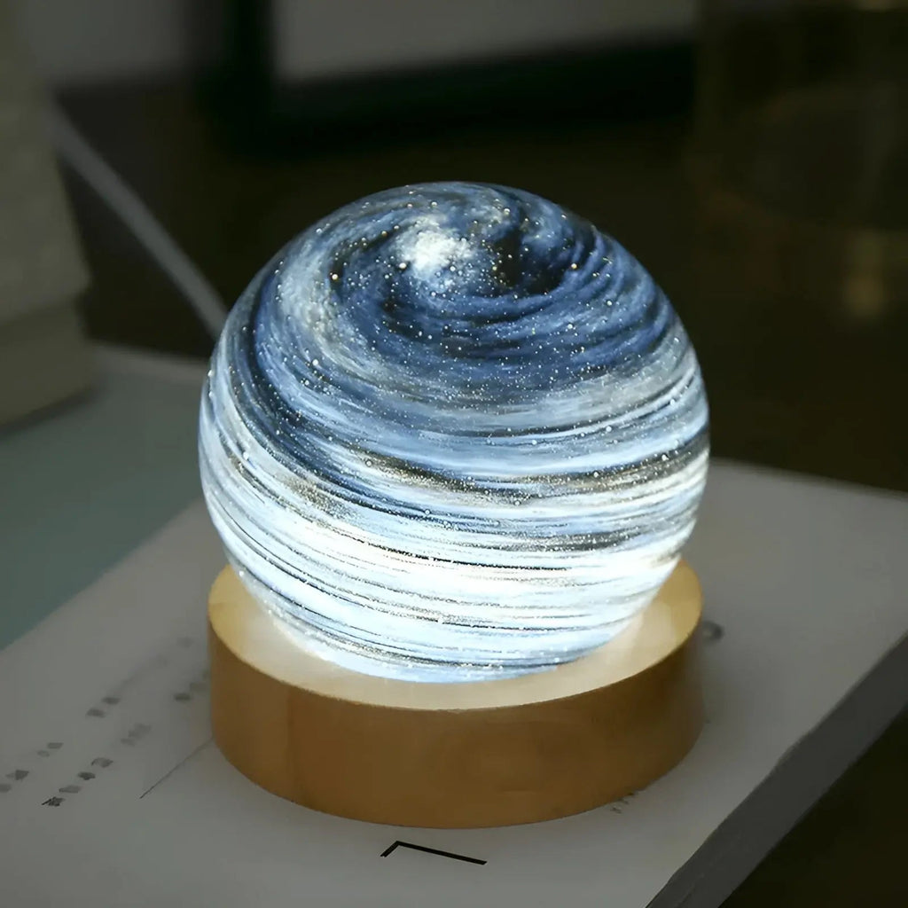 Lampe à poser en verre 3D et bois USB 10 cm – StellarGlow — vue de profil